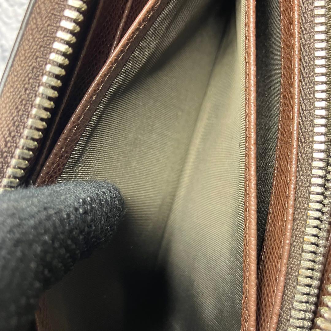 美品✨バリー トレインスポッティング シボ革 ロゴ金具 ラウンドジップ