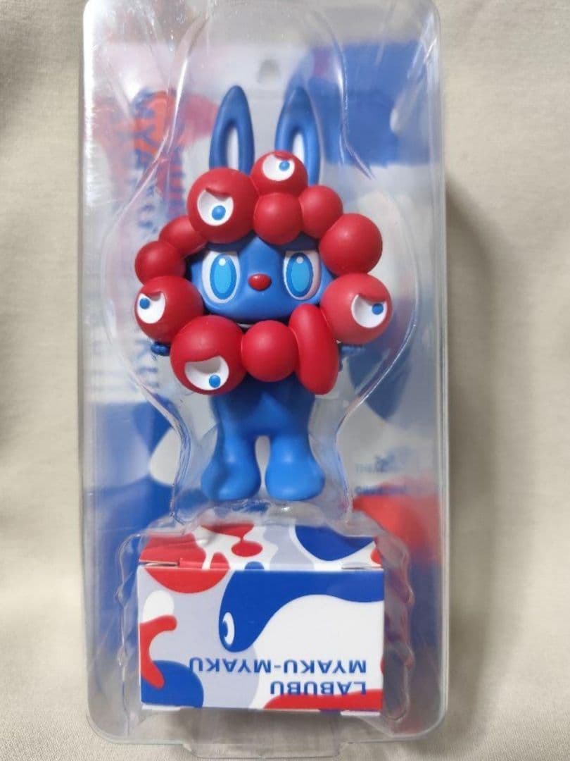 大阪万博 ラブブミャクミャク ストラップ付フィギュア - メルカリ