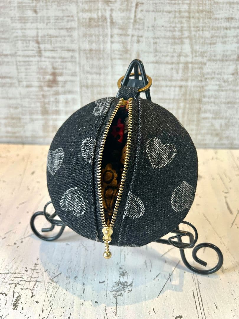特価❣ロラライハリス♡ブラックハートデニム生地♡総刺繍の丸型コイン
