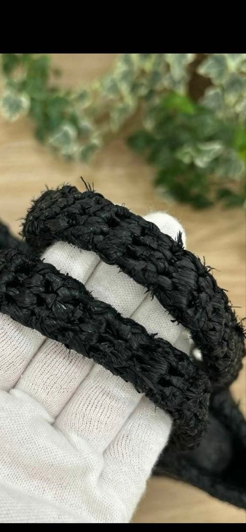 プラダ クロシェ スモールバッグ 持ち手に擦れや使用感あり - メルカリ