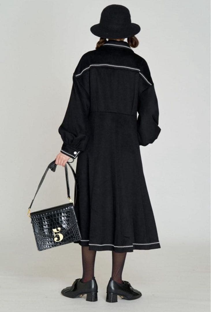 トゥエンティーズ 名入れされた懐中時計 コート ブラック M Tnewties