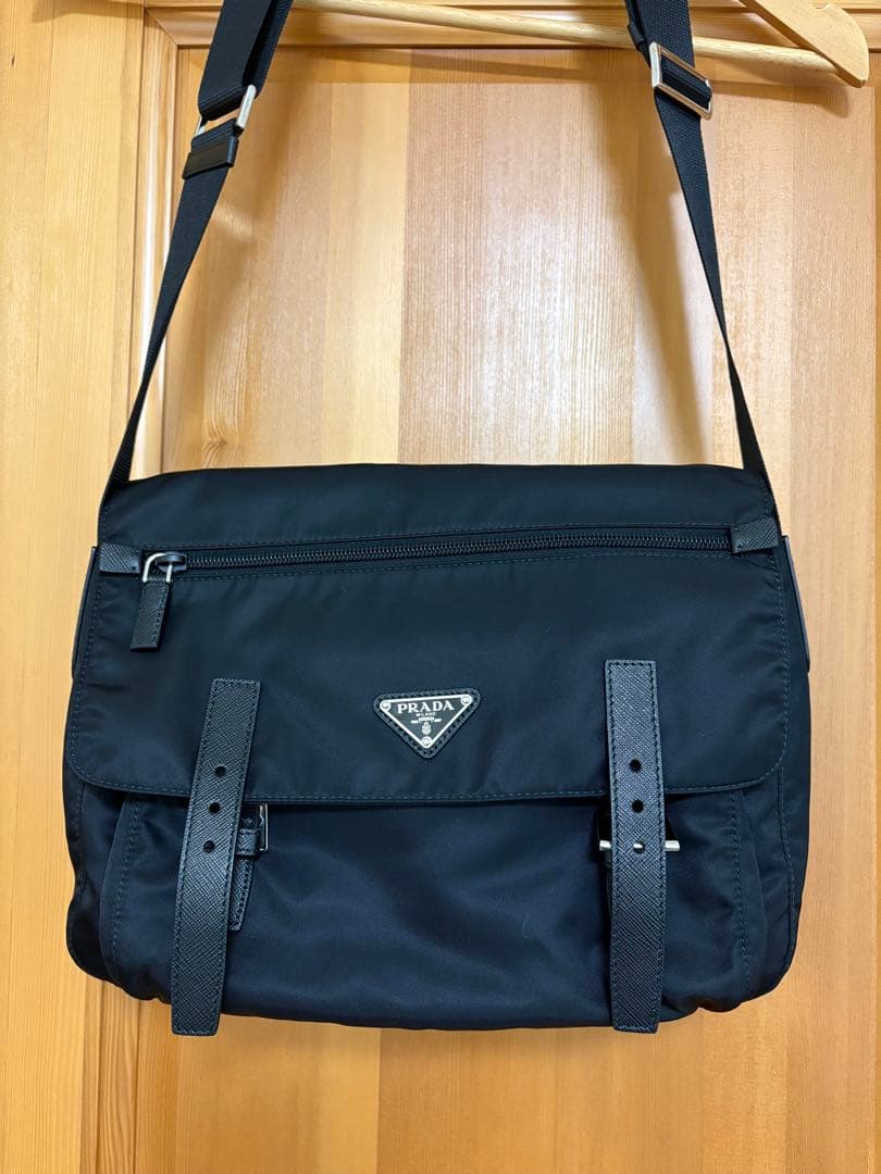PRADAナイロンメッセンジャーバッグ　ショルダーバッグ PRADA メッセンジャーバッグ ショルダーバッグ ナイロン レディース