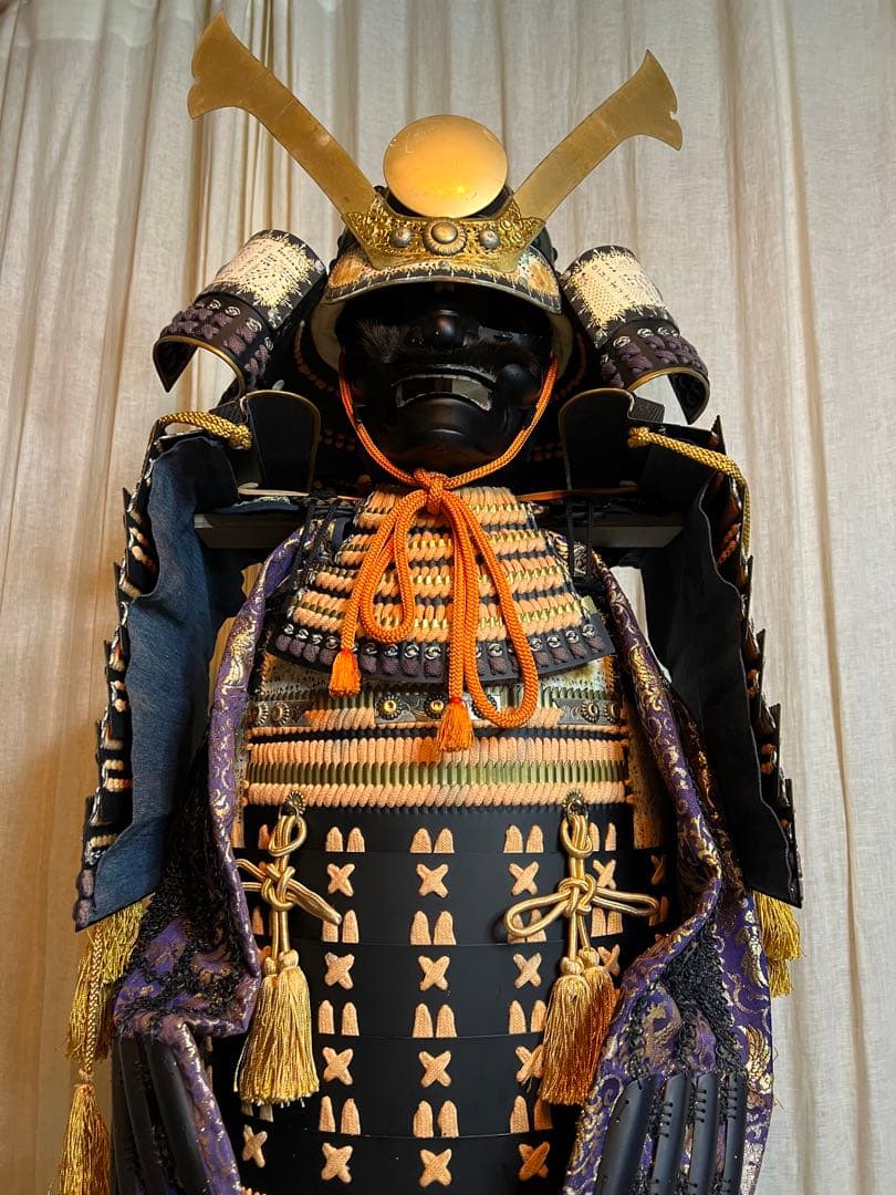 現代甲冑 等身大】（展示品の為未使用品）黒胴当世素掛紺白茶糸威本小