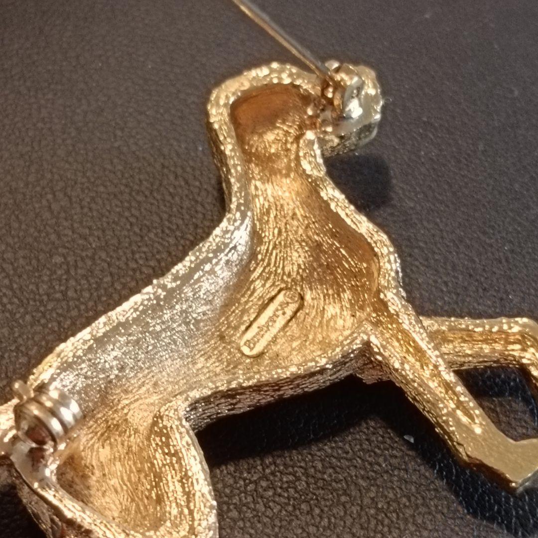 バーバリー レトリバーブローチ ロゴ刻印 ヴィンテージ - メルカリ