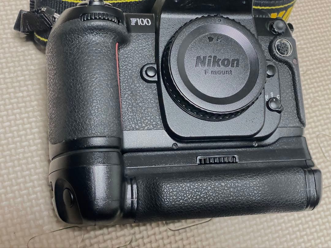 NIKON F100 フィルムカメラ バッテリーグリップ、ストラップ
