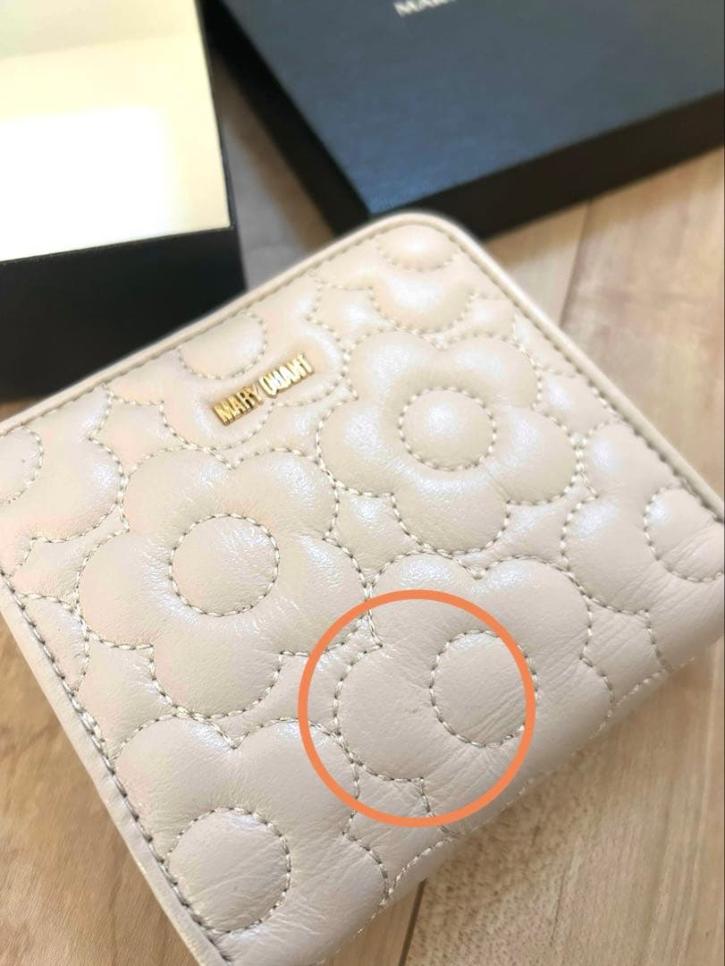 新品未使用】マリークワント キルトフォームデイジー 二つ折り