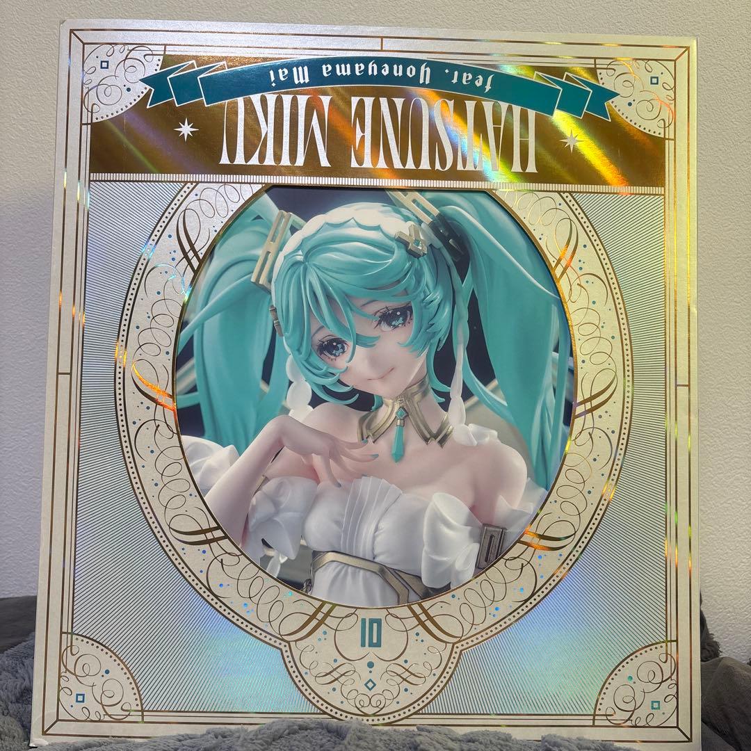 美品 初音ミク feat. Yoneyama Mai フィギュア 米山舞 米山舞デザインの「初音ミク」がフィギュア化 神々しい“創作の女神”が