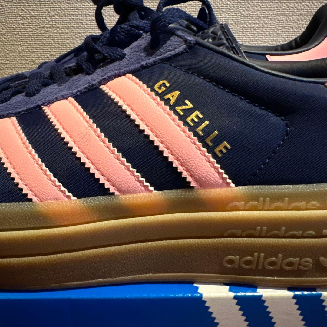 adidas GAZELLE ネイビー/ピンク スニーカー - メルカリ
