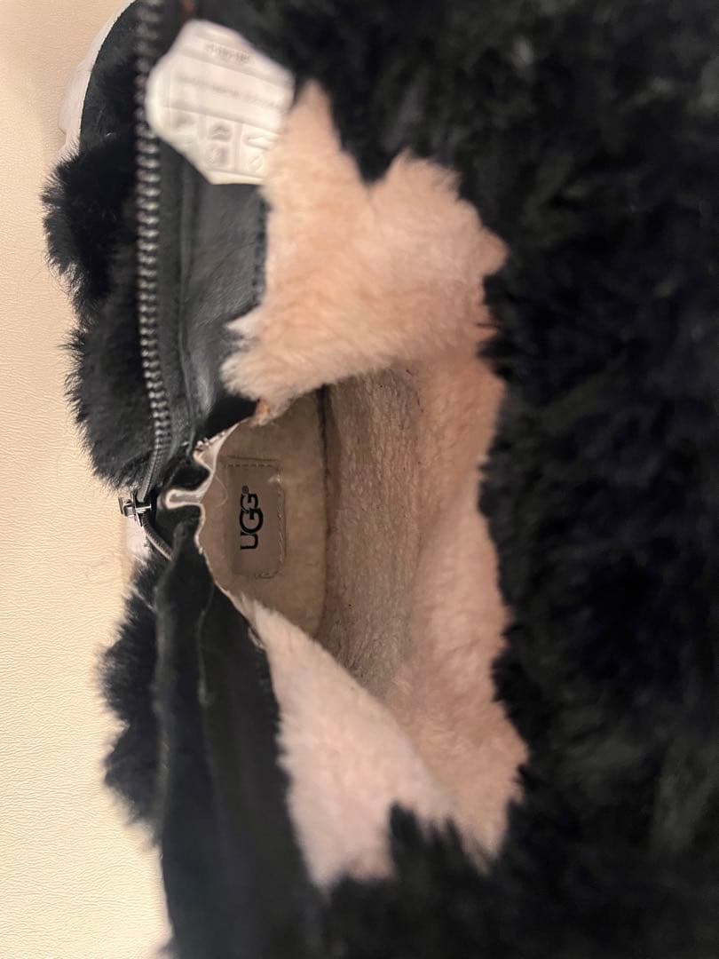 plum☆様 UGG ボアブーツ 24 24.5 ブラック ファー 防寒 防水 - メルカリ