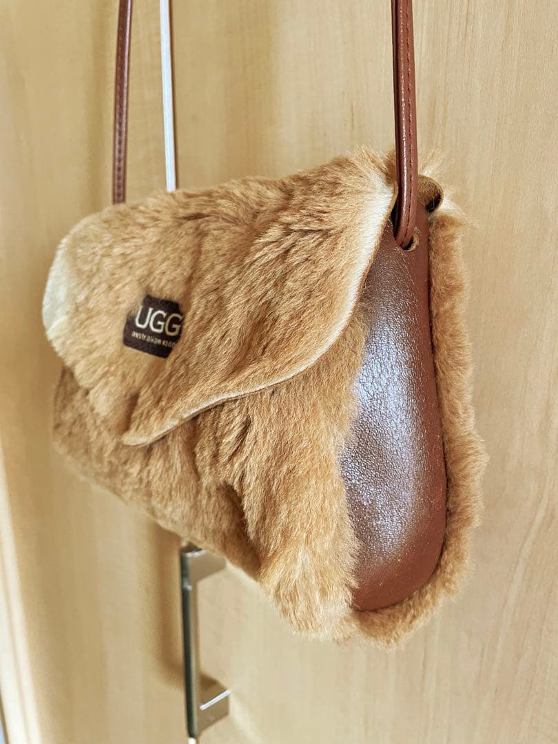 UGG ファーショルダーバッグ ブラウン - メルカリ