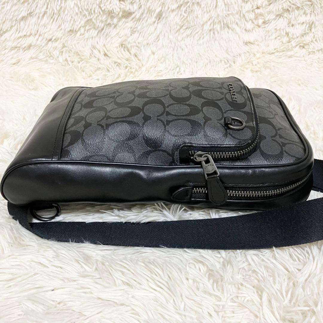 coach ボディバッグ クロスボディ シグネチャー柄 - メルカリ