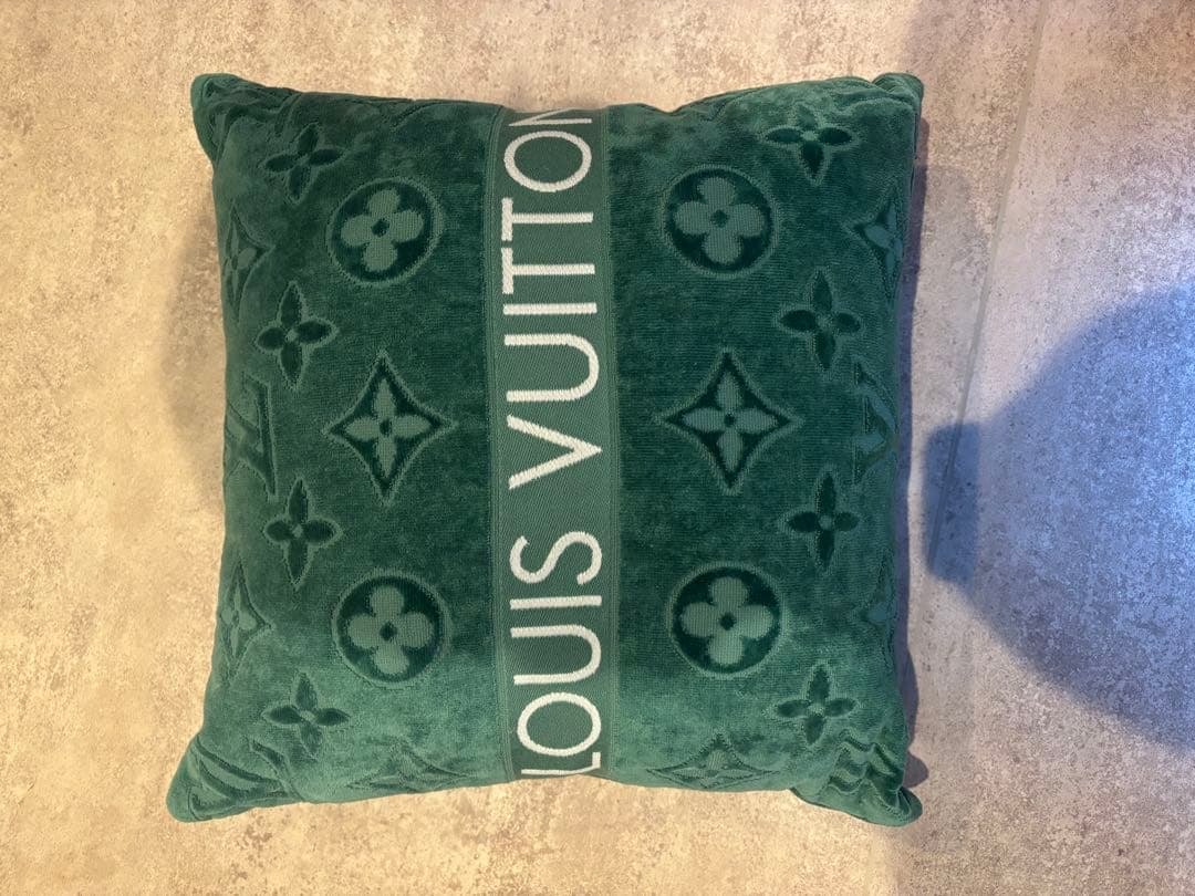 LOUIS VUITTON クッション　LV クッション・LV バケーション S00｜ルイ・ヴィトン 公式サイト - M90783