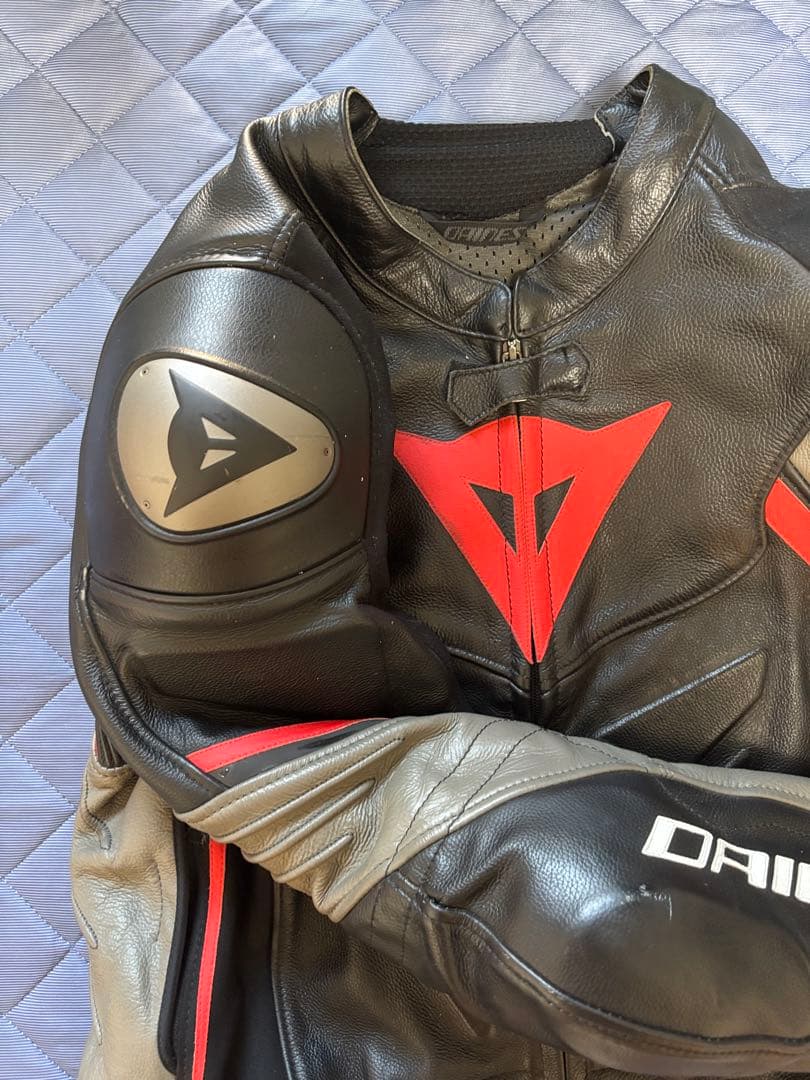 最終 Dainese レザーセパレートツナギ ブラック/レッド 52サイズ