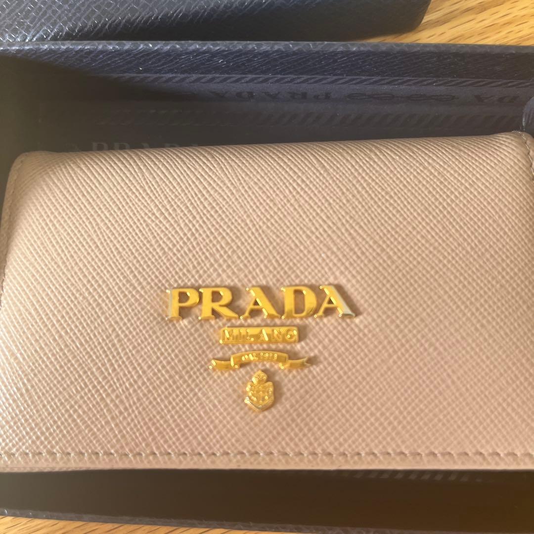 PRADA サフィアーノレザー 名刺入れ ピンクベージュ - メルカリ