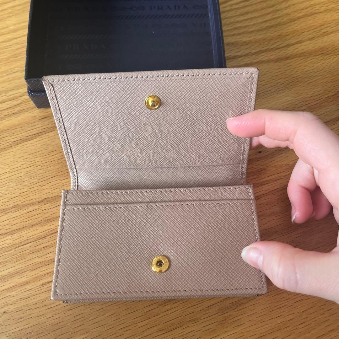 PRADA サフィアーノレザー 名刺入れ ピンクベージュ - メルカリ