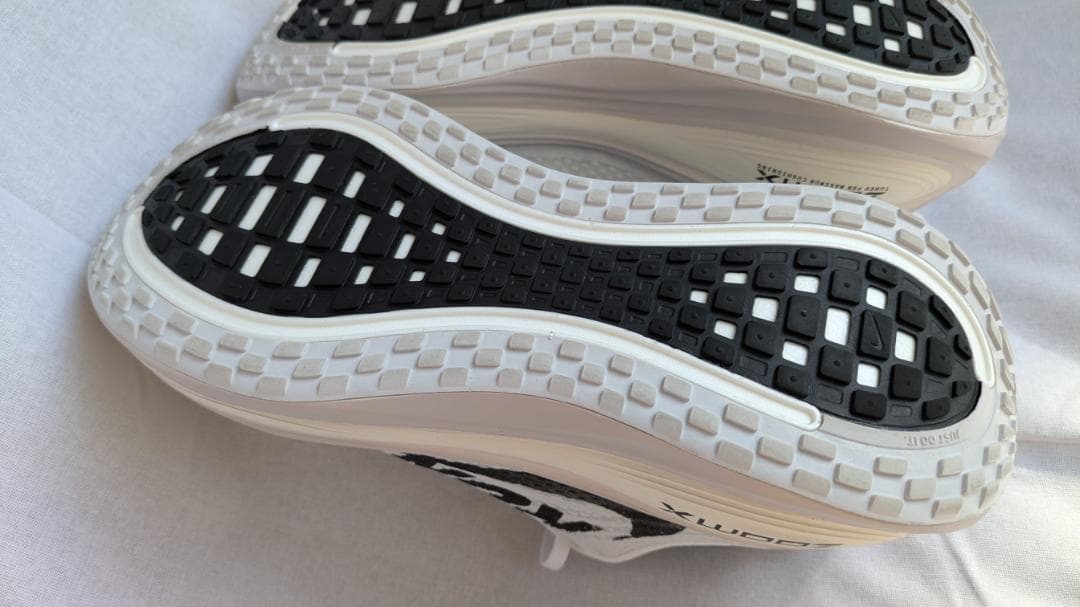 【美品】ナイキズームボメロプラス 白 26.5cm