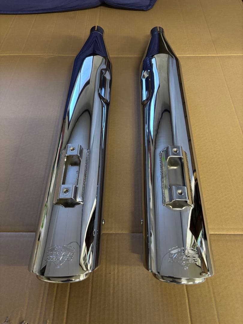 ハーレーツーリングモデル　バンス&ハインズ　オーバルマフラー バンス&ハインズ モンスター オーバル スリップ-オン マフラー '95以降