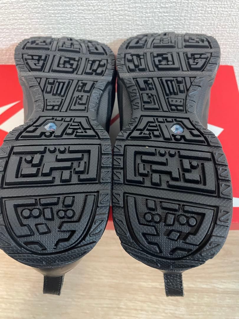 NIKE フェノメナ　24.5cm