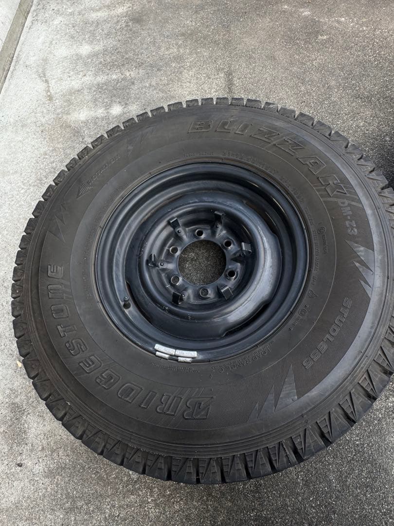 ランクル60使用 ブリジストンスタッドレスタイヤ 31×10.50R15LT