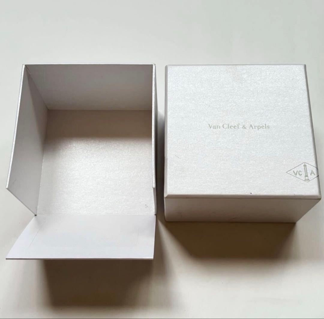 空箱 ヴァンクリーフ&アーペル Van Cleef&Arpels 結婚指輪 - メルカリ