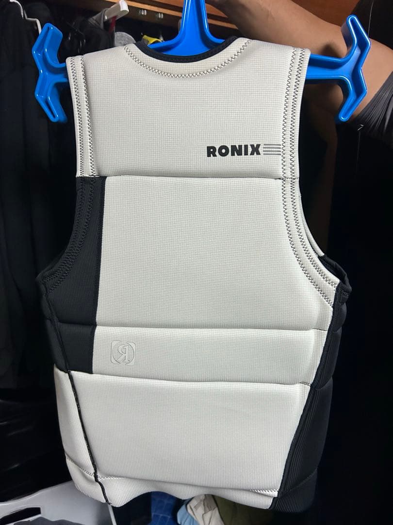 RONIX SUPREME ライフジャケット グレー/ブラック - メルカリ