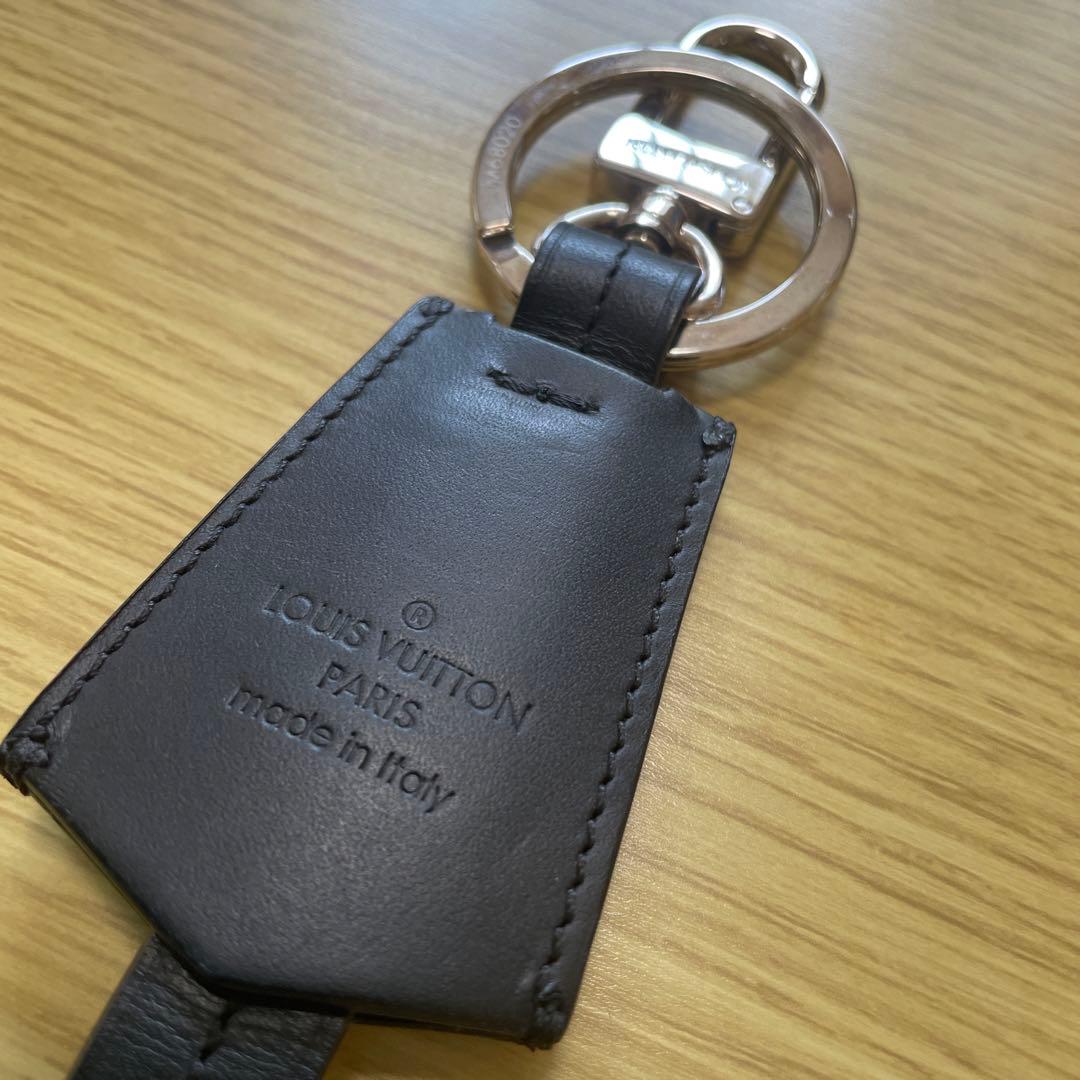 ルイヴィトン キーホルダー LV クロッシュ クレ キーリング - メルカリ