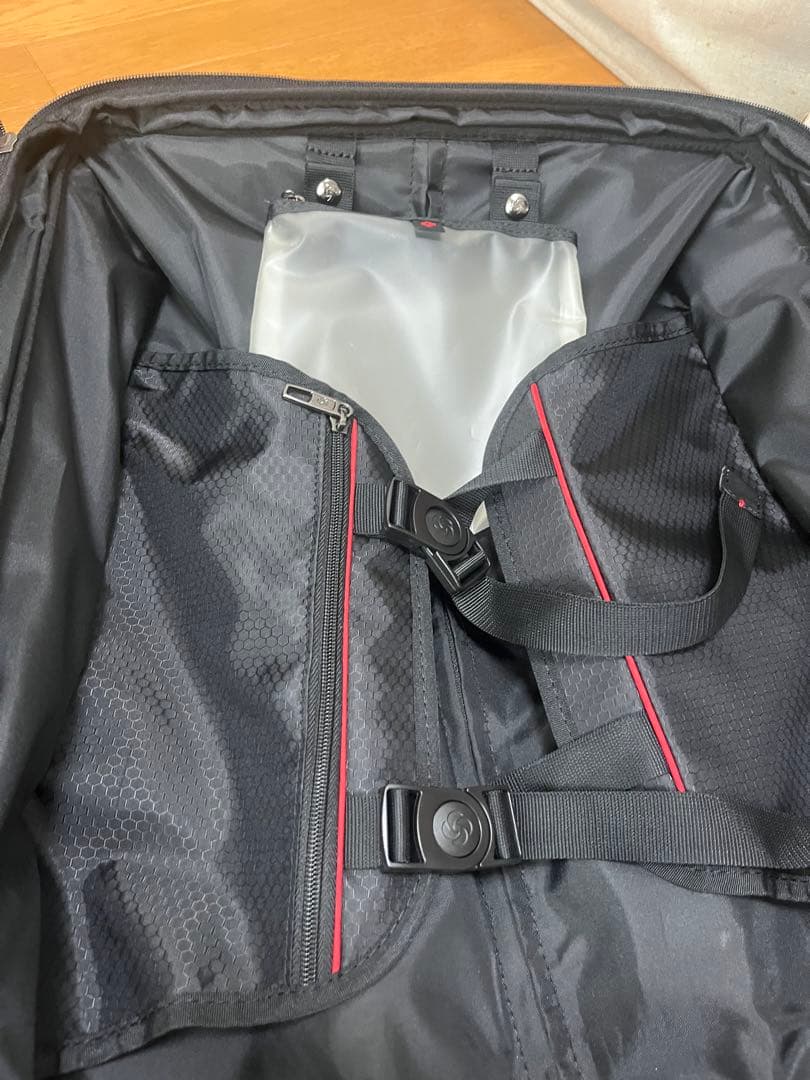 サムソナイト スーツ収納 拡張機能 機内可40.5L スピナー 新品未使用