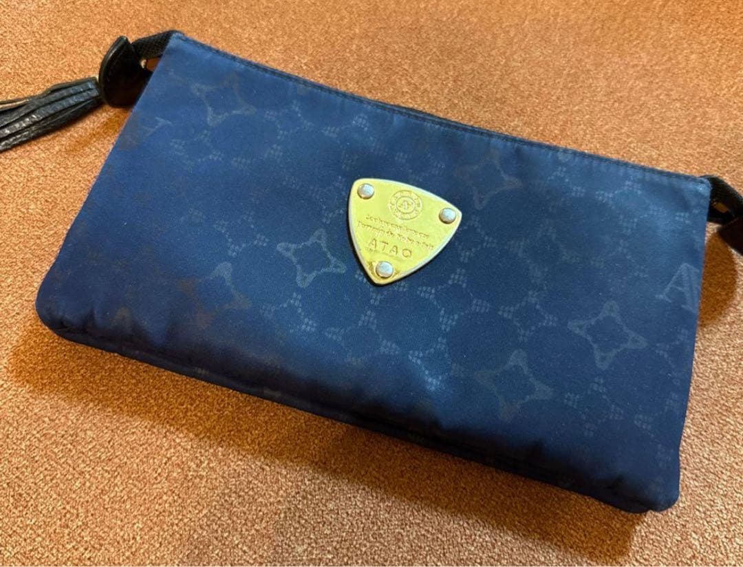 ATAO ブーブー ショルダーウォレット モノグラム ナイロン ネイビー
