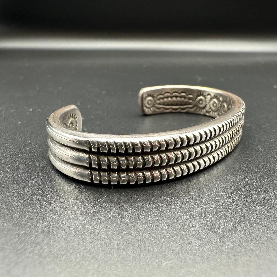 Navajo Ray Adakai スタンプワーク ヘビーゲージ バングル - メルカリ