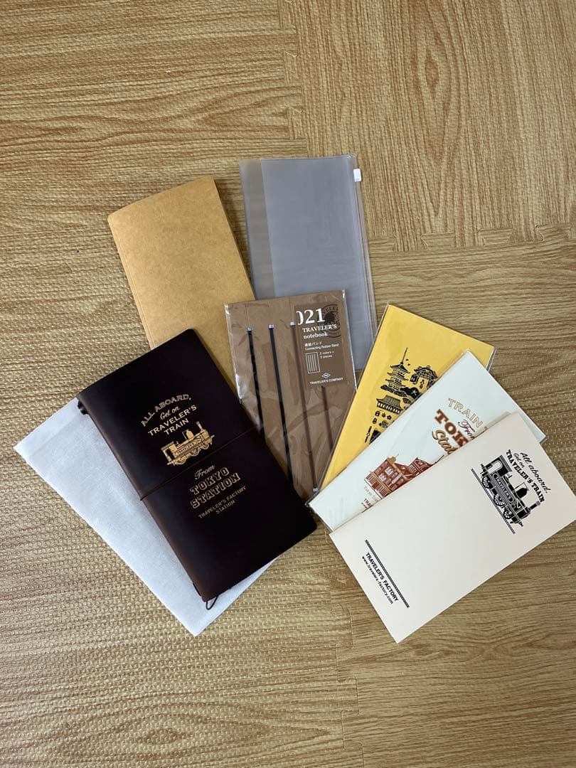 トラベラーズノート 東京駅デザイン Amazon.co.jp: トラベラーズノート 東京駅限定 レギュラーサイズ