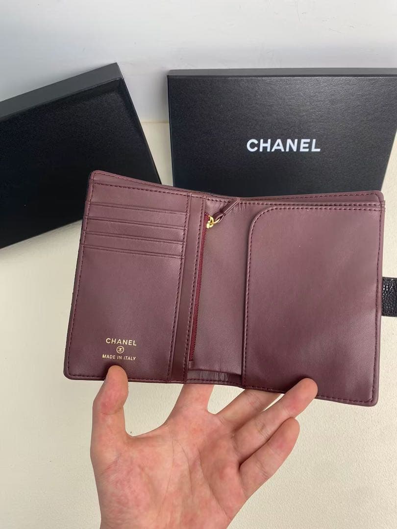 CHANEL 二つ折り財布 黒 レザー - メルカリ