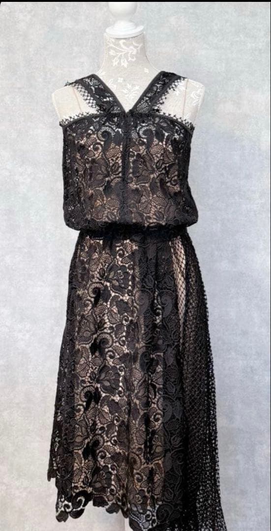 N°21 ヌメロヴェントゥーノ アシンメトリー総レースワンピース N°21 / ヌメロヴェントゥーノ | レース デザイン ワンピース | 36