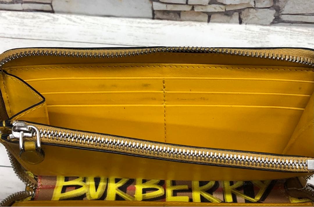 BURBERRY バーバリー グラフィティ 長財布 5738 - メルカリ