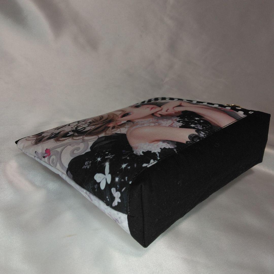 バッグ ハンドメイド 女の子イラストのクラッチバッグ 両面パネル生地