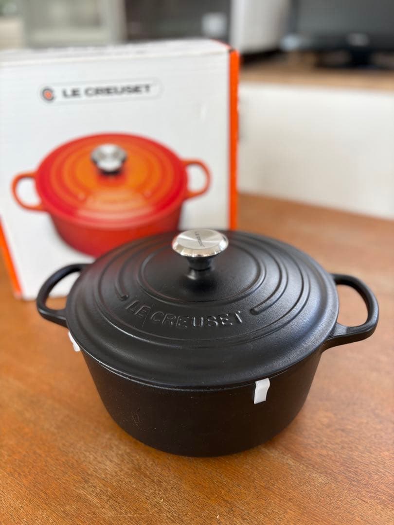 LE CREUSET 鋳鉄 両手鍋 黒 約22cm LE CREUSET ホーロー両手鍋 22cm & 蒸し器セット - メルカリ