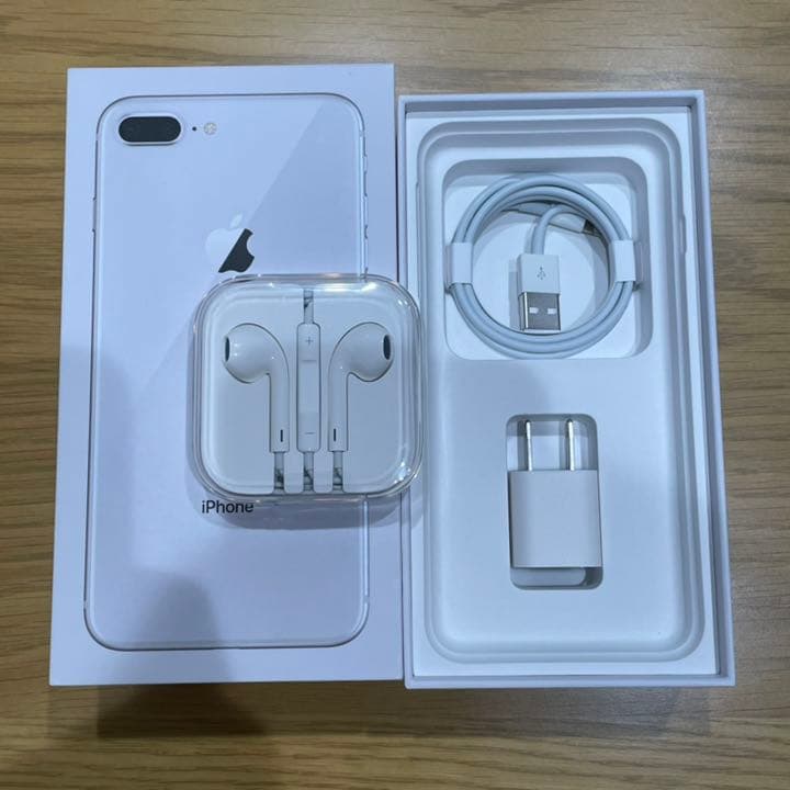 iPhone 8 Plus Silver 64 GB SIMフリー