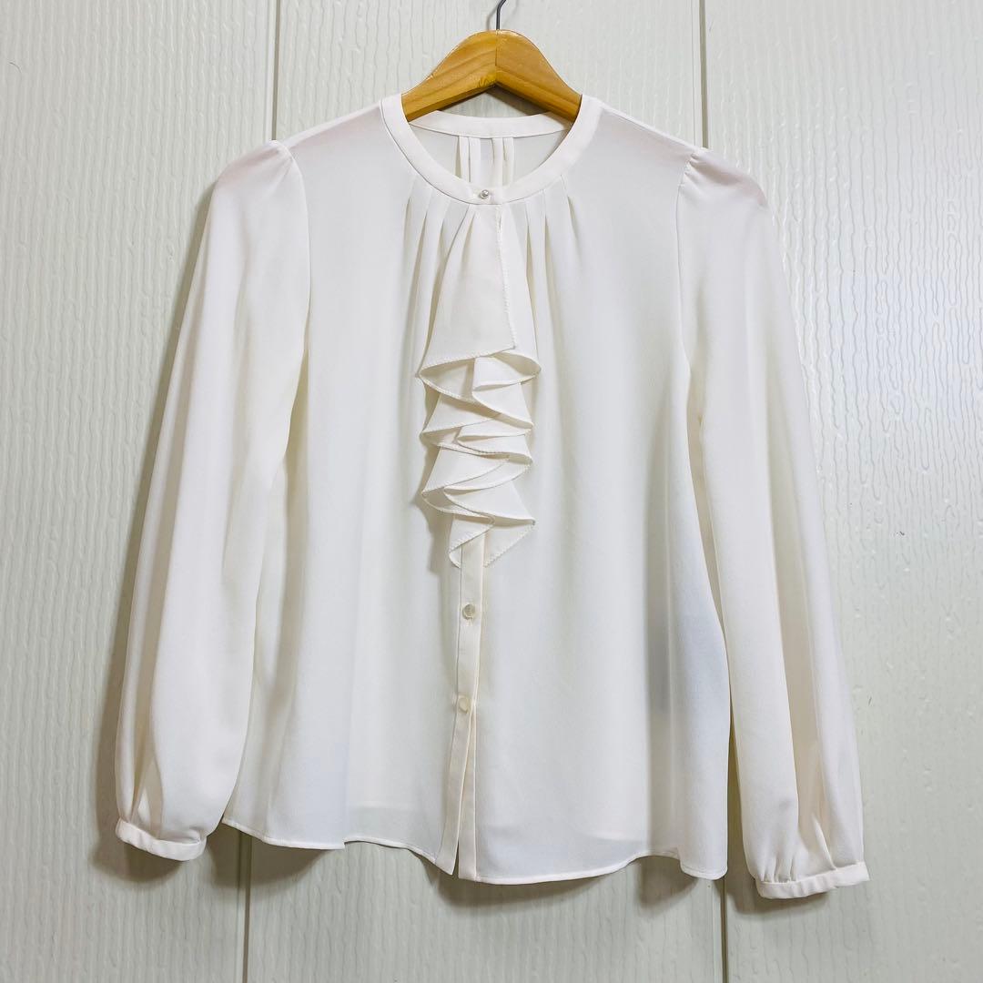 未使用 ANAYI アナイ バックサテンラッフル ブラウス - メルカリ