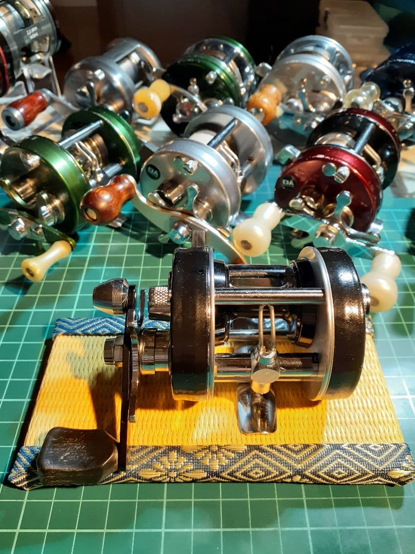 アブガルシア ABU アンバサダー2500C サイドカップ変更 - メルカリ