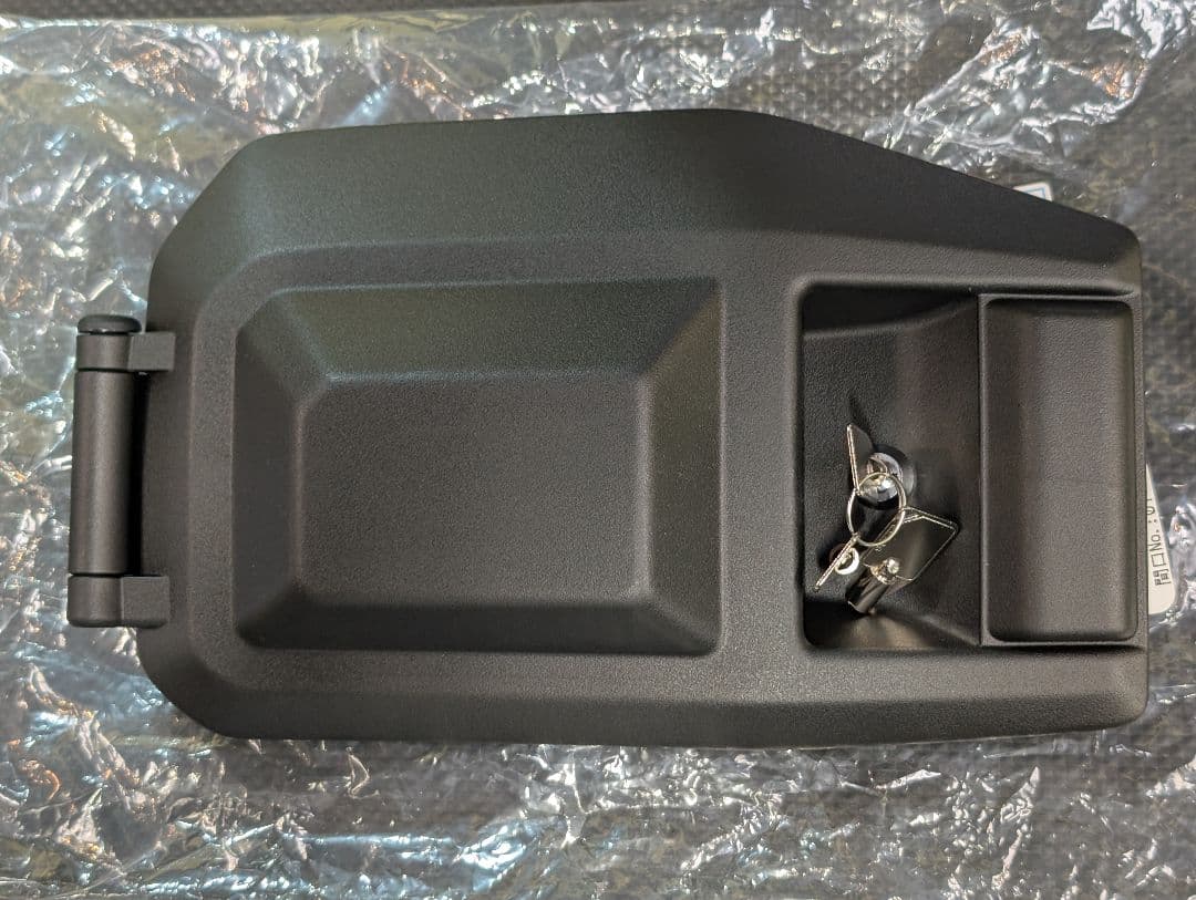 t*i様 ランクル70再再販(GDJ76W) 尿素リッドカバー 鍵付き加工 - メルカリ