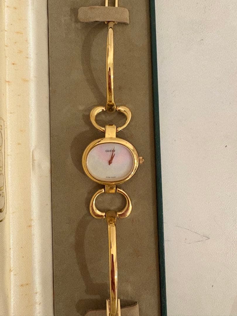 GUCCI ゴールド ハート型リンク 時計 1600 Gucci 1600 Gold Plated White Mother Pearl Horsebit Watch