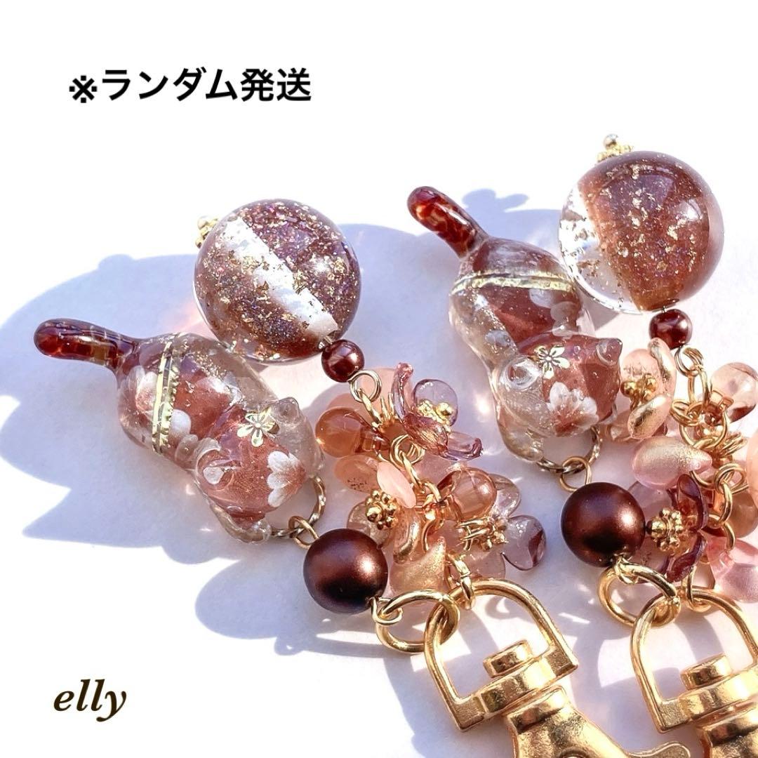 やの様】1619.水引き 正月 天然石 牡丹 じゃれ猫 レジン 根付ストラップ