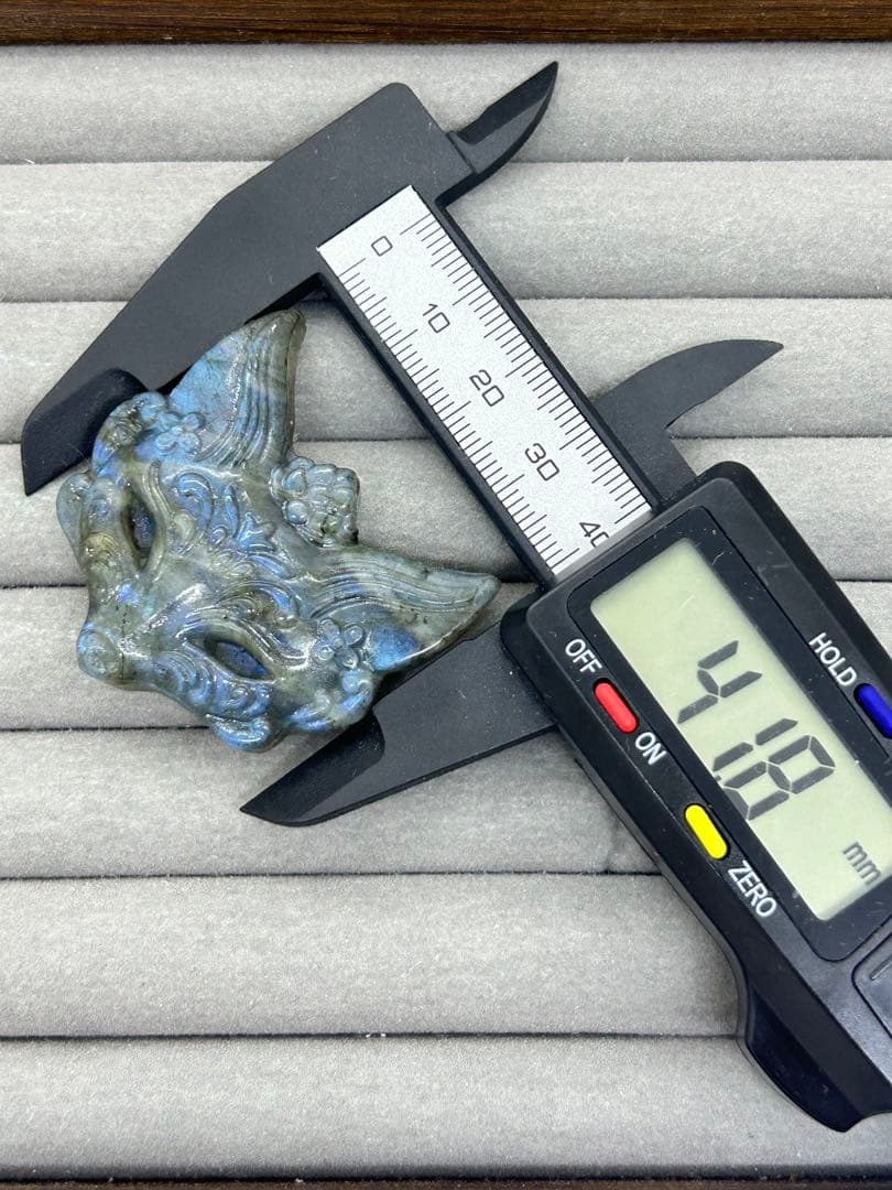 天然石ラブラドライトパーツ きつね仮面 No.2440 - メルカリ