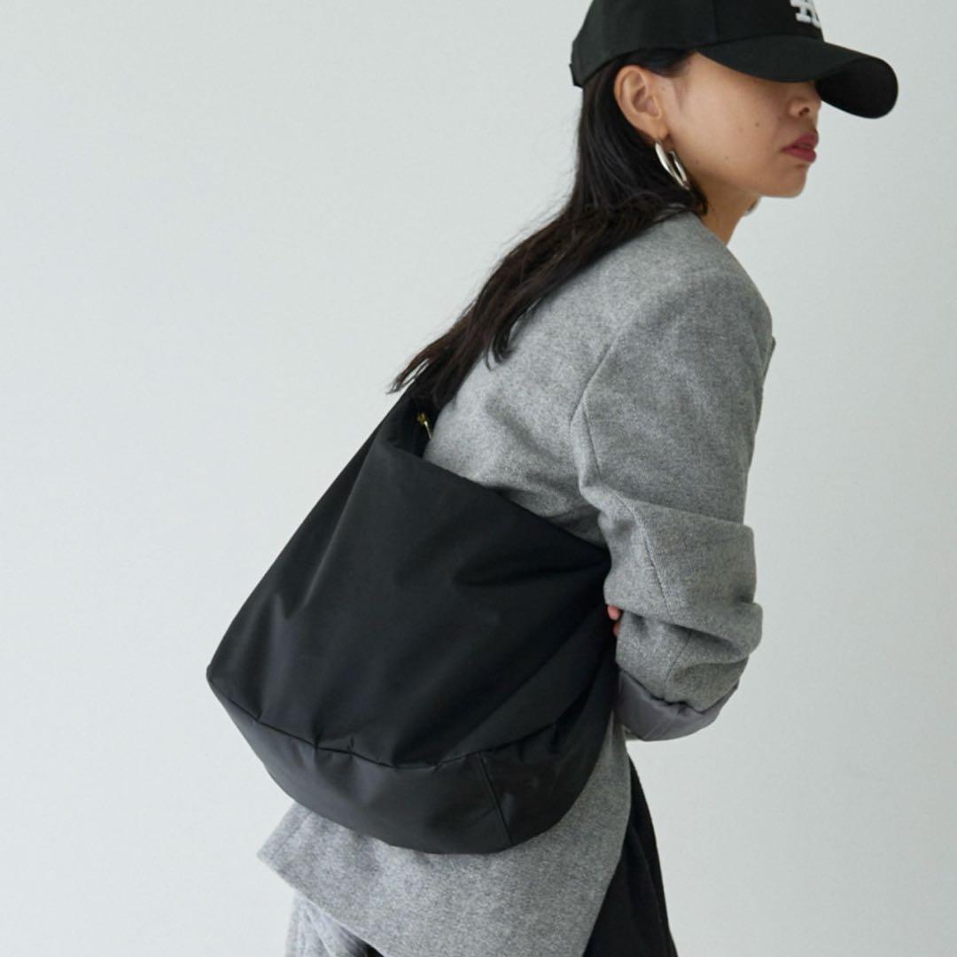 ラシット ラウンドビッグショルダーバッグ ナイロン ブラック ゴールド