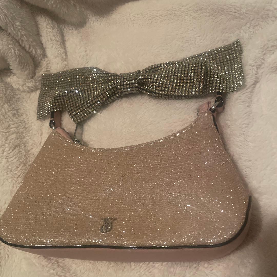 Victoria secretグリッター ピンク ショルダーバッグ Victoria's Secret Nwt VS Pebbled V-Quilt Pink & Gold Studs Chain