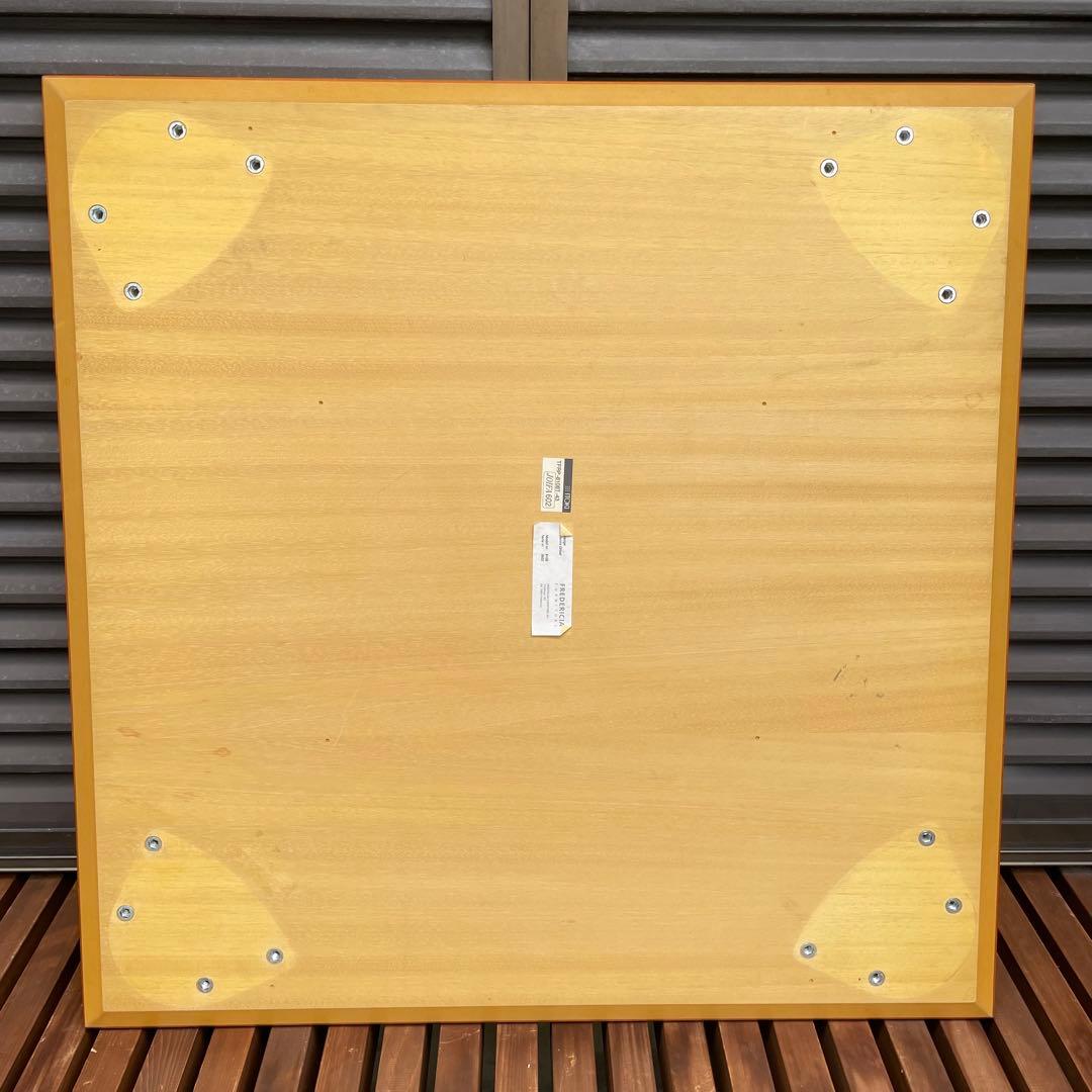 フレデリシア ナナディツエル トリニダード・トバゴテーブル小