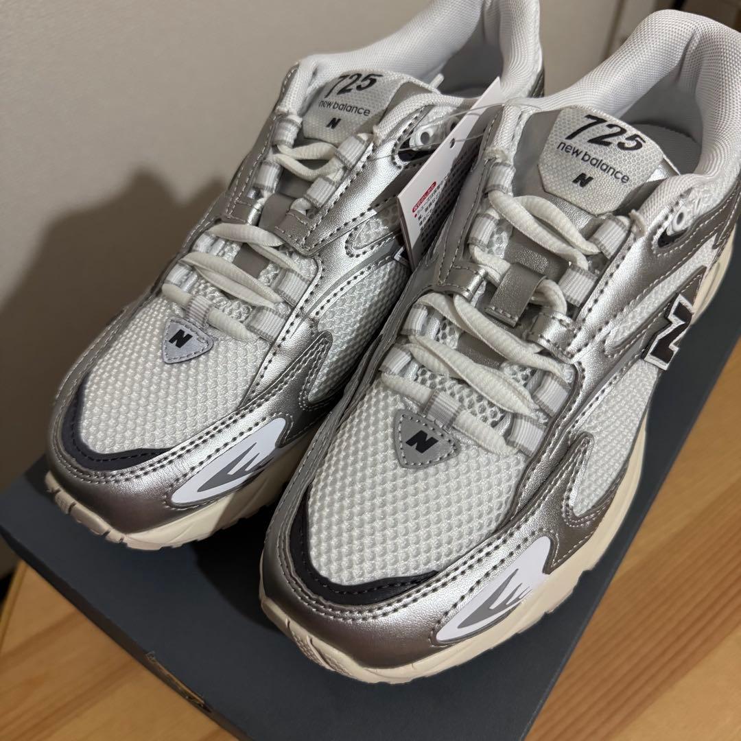 ⭐️新品未使用⭐️ニューバランス725 ホワイト/シルバー スニーカー