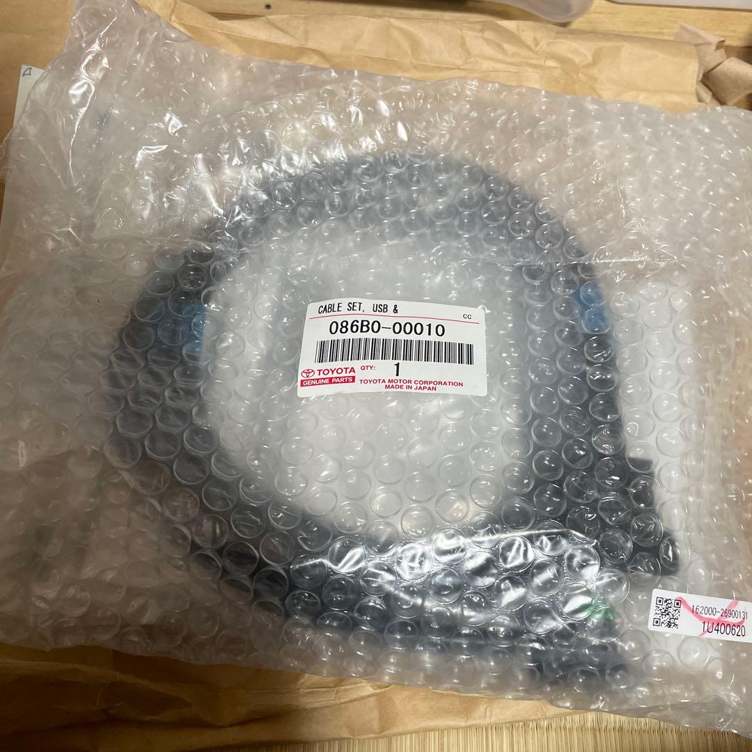 未使用未開封　トヨタ 純正品 USB 入力端子 品番 086B0-00010 トヨタ（TOYOTA） トヨタ純正 086B0-00010 USB/HDMI入力端子 スペア