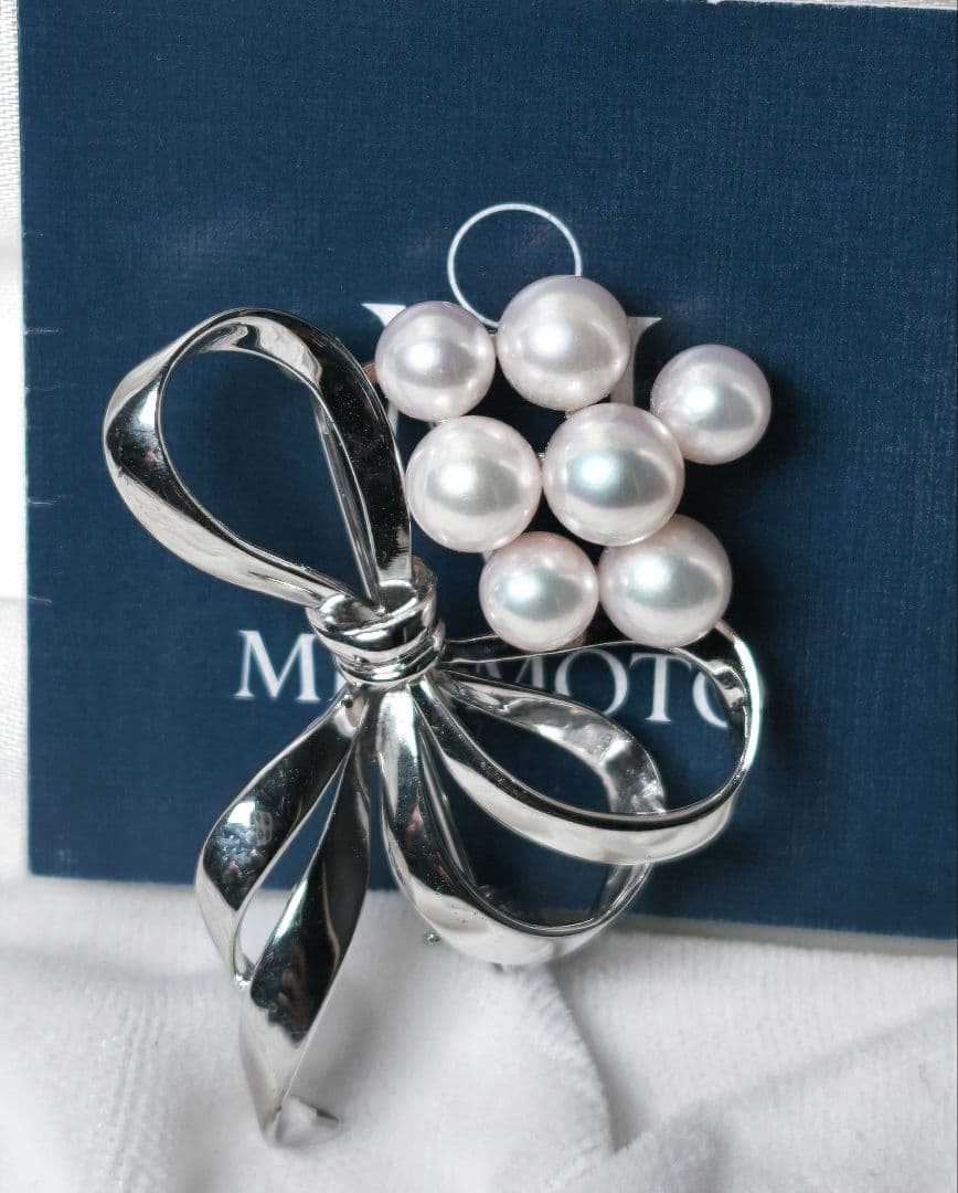 【美品 最高級】ミキモト ブローチ パール リボン 7珠 皇室御用達 正規品 MIKIMOTO（ミキモト） ブローチ パール 真珠 5.0-7.5mm リボン K18WG