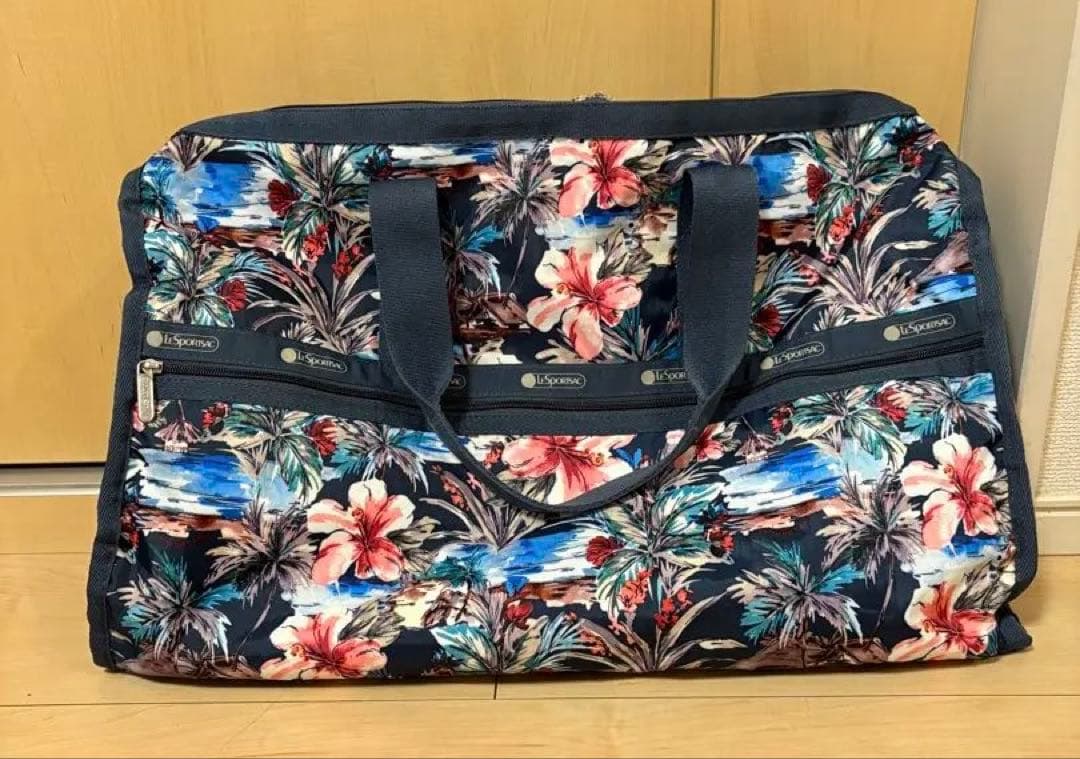 新品・未使用 レスポートサック ボストンバッグ 花柄 ネイビー ウィークエンダー LeSportsac（レスポートサック） ボストンバッグ レディース DELUXE