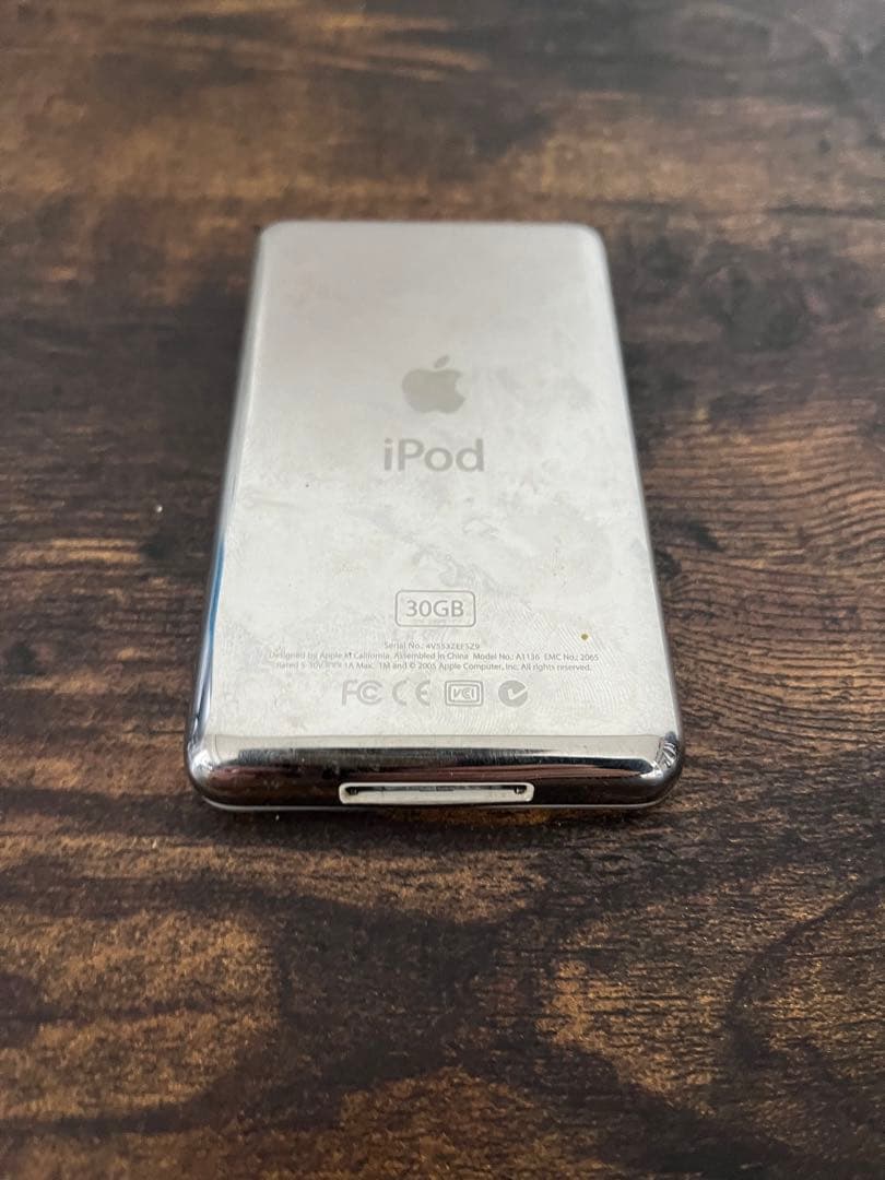 iPod classic 第5世代 30GB ホワイト MA002J - メルカリ